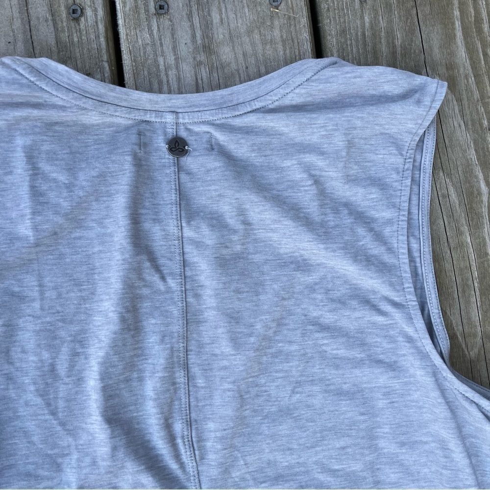 ** Prana light grey tank top medium twist back - Picture 9 of 9